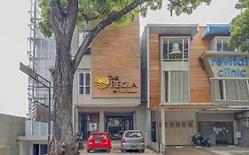 OYO Flagship 90726 The Regia Cihampelas Hotel Bandung